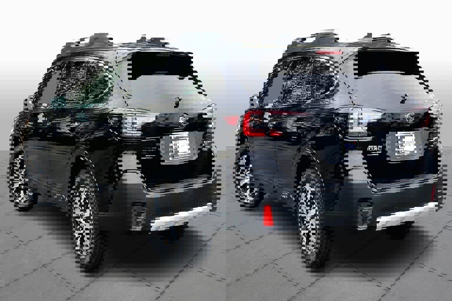 Used 2022 Subaru Outback Touring image 2