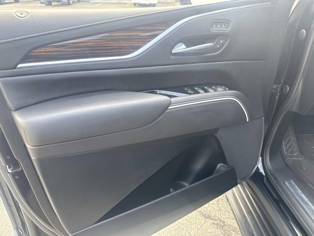 Used 2021 Cadillac Escalade Premium Luxury image 18