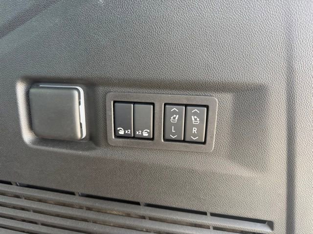 Used 2025 GMC Yukon AT4 Ultimate AWD/4WD image 26