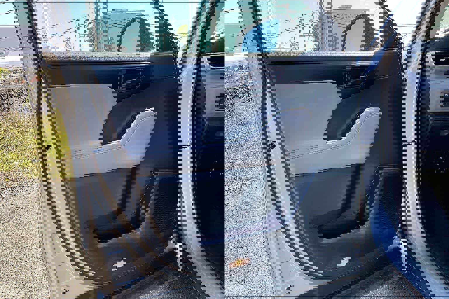 Used 2023 Toyota Highlander LE FWD image 27