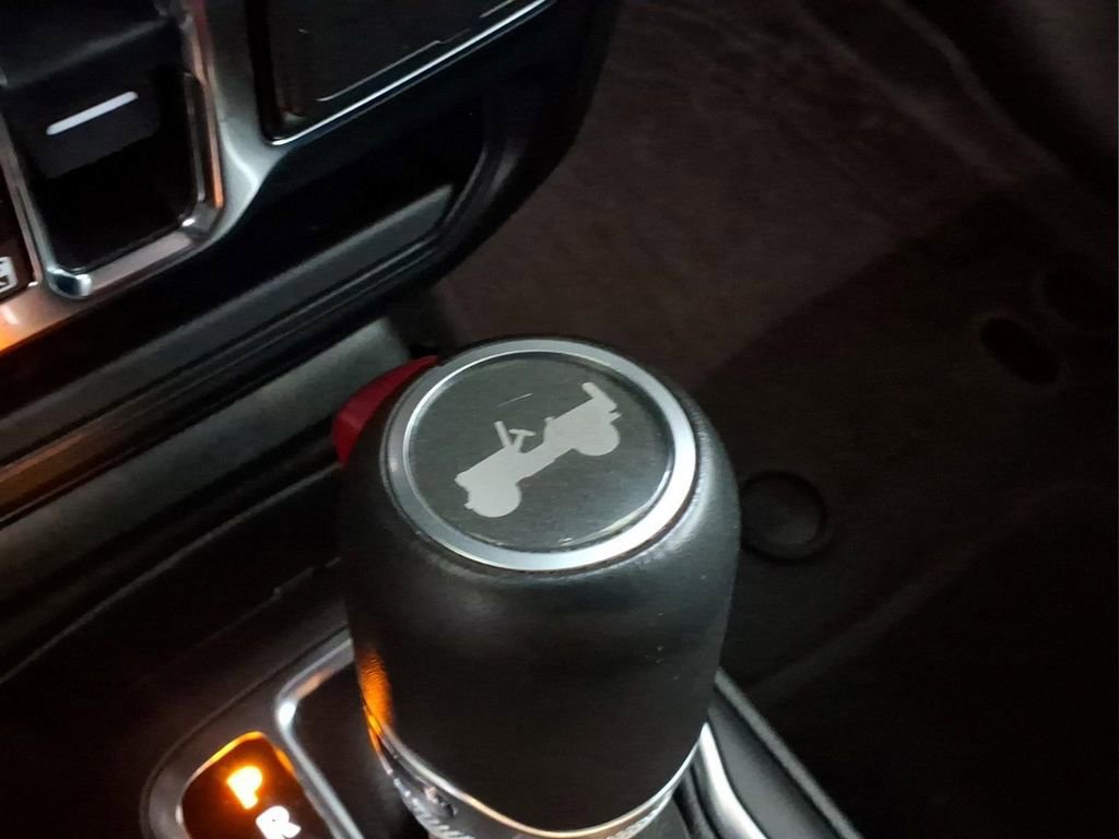 Used 2023 Jeep Wrangler Unlimited Sahara w/ Cold Weather Group AWD/4WD image 10