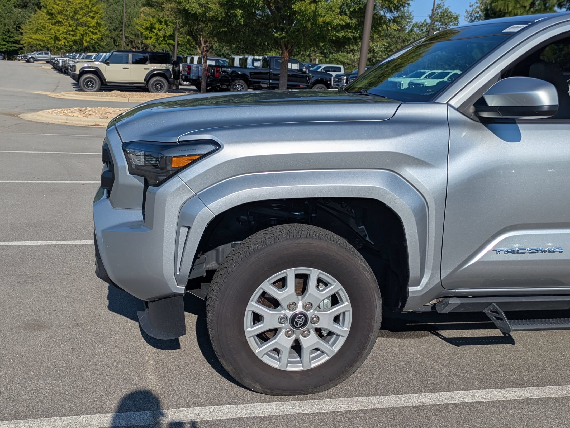Used 2025 Toyota Tacoma SR5 AWD/4WD image 11