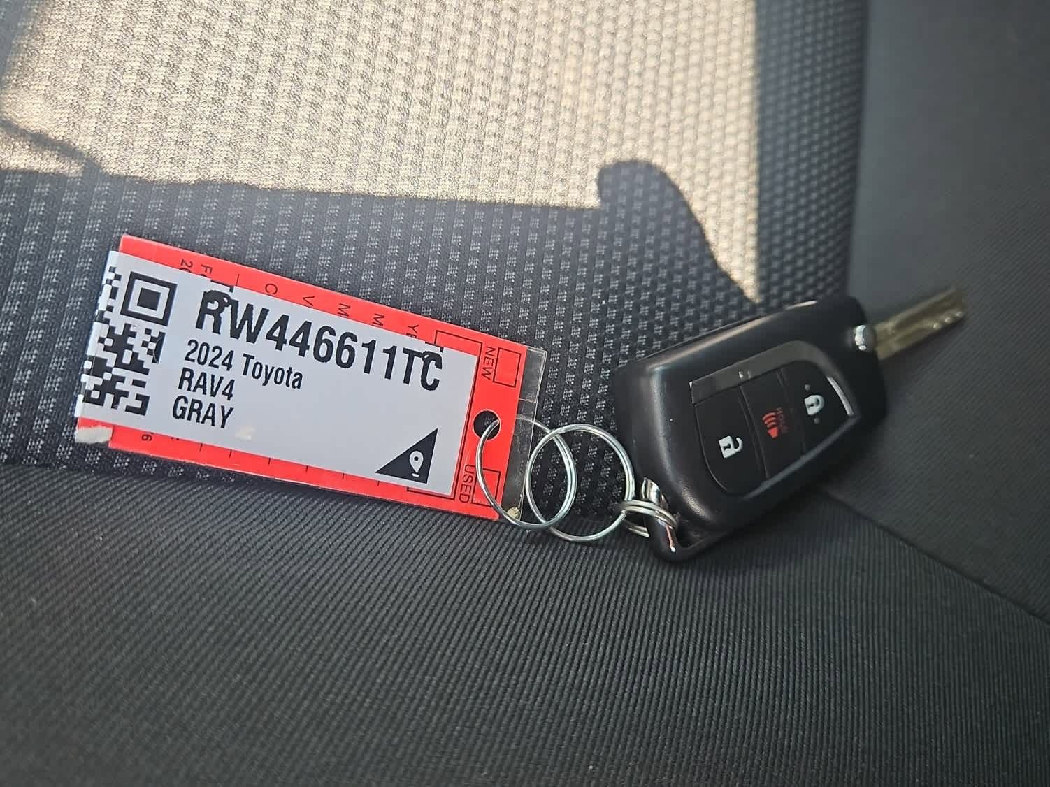 Used 2024 Toyota RAV4 LE AWD/4WD image 20