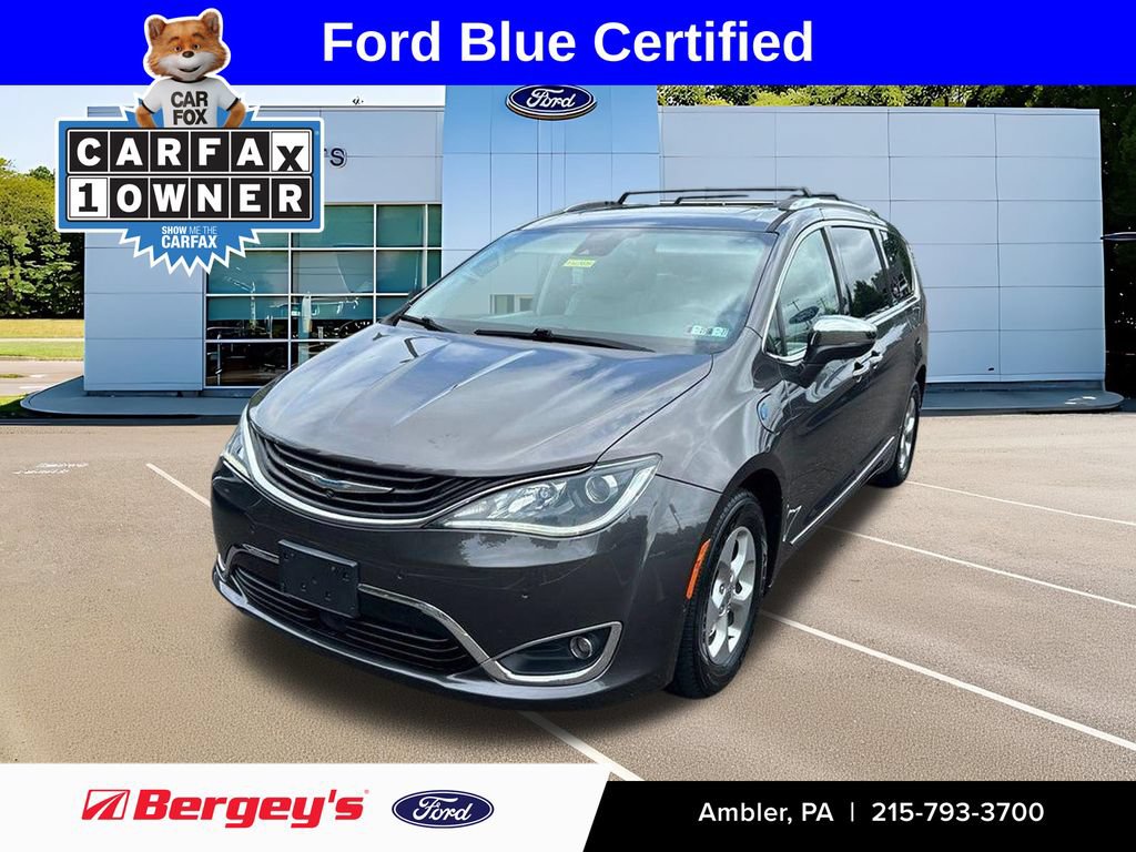 Used 2017 Chrysler Pacifica Platinum FWD image 1