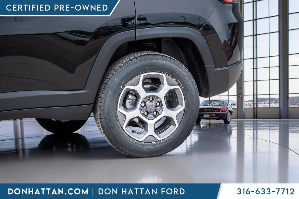 Used 2022 Jeep Compass Trailhawk w/ Trailhawk Convenience Group AWD/4WD image 42