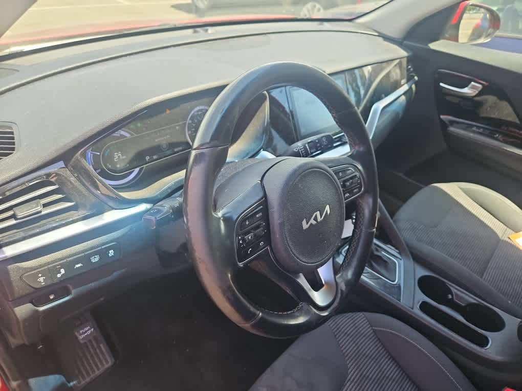 Used 2022 Kia Niro LXS FWD image 2