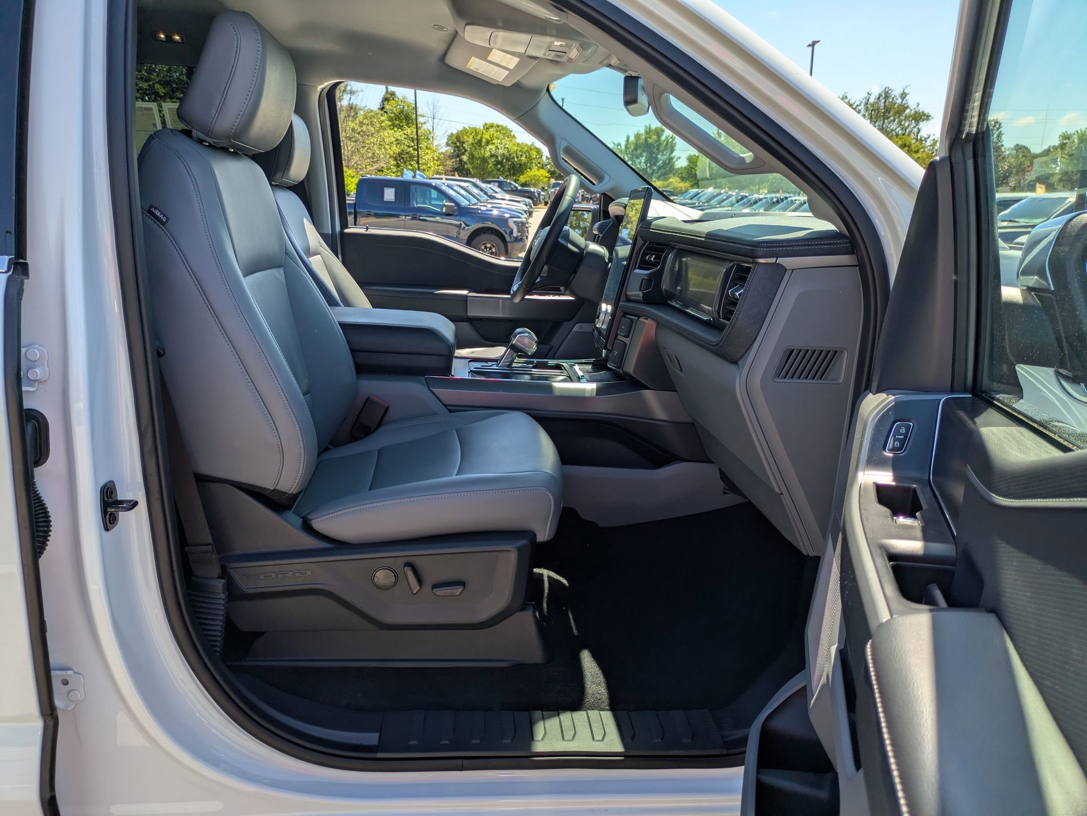 Certified 2025 Ford F150 Lightning Flash AWD/4WD image 44