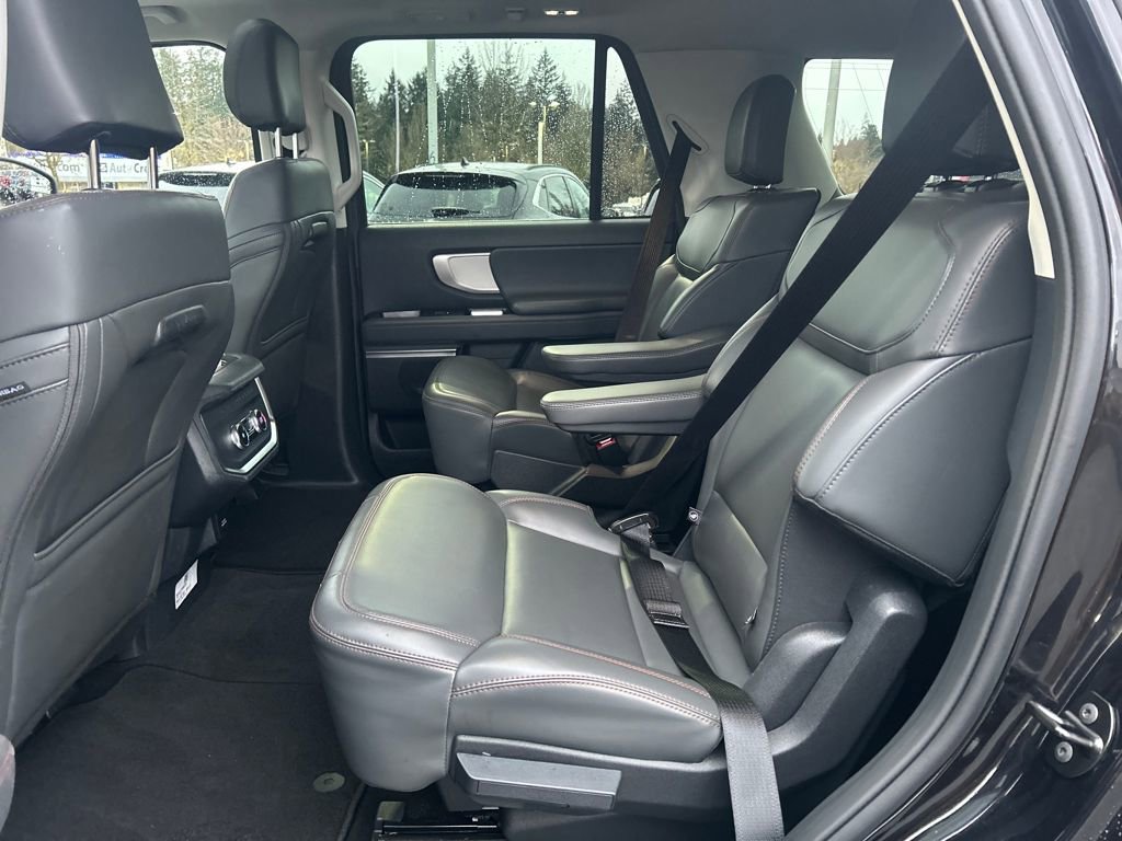 Certified 2025 Ford Expedition Active image 9