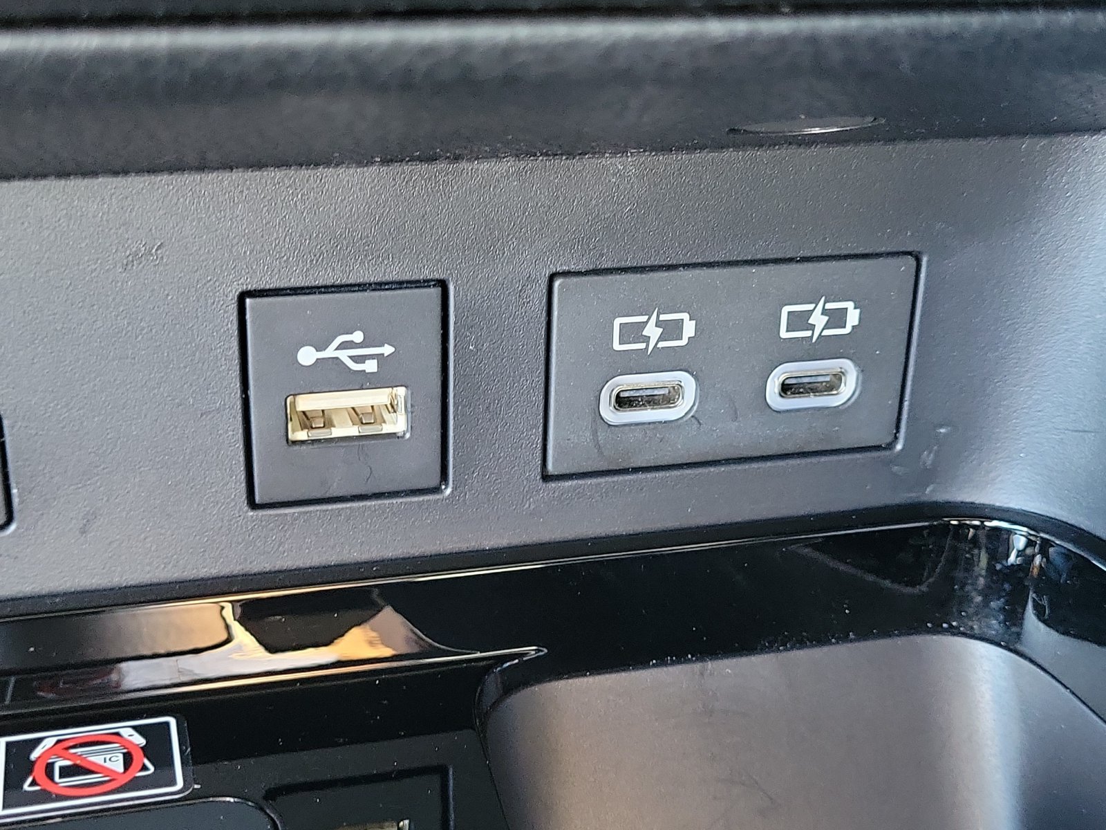 Used 2025 Toyota Camry XLE FWD image 24