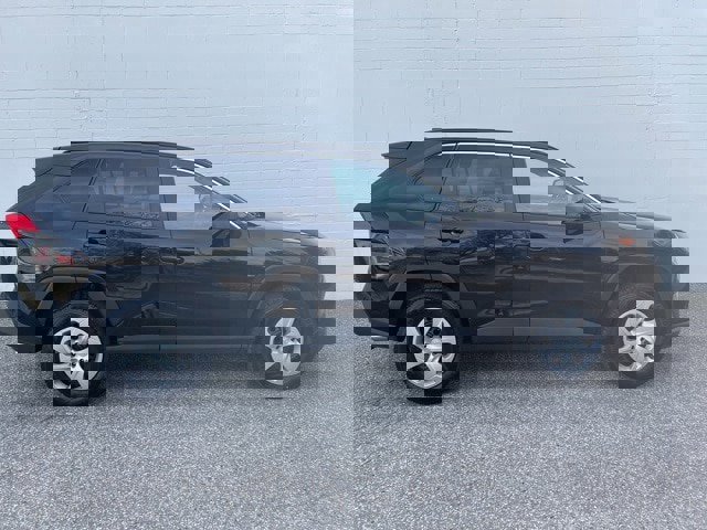 Used 2019 Toyota RAV4 LE image 2