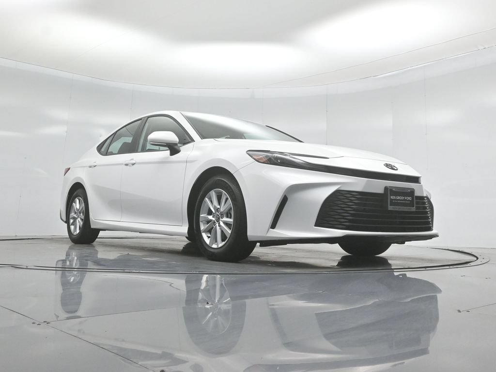 Used 2025 Toyota Camry LE FWD image 40