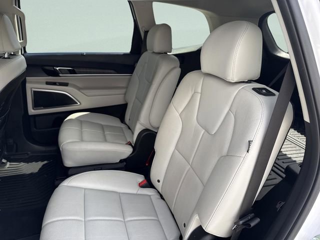 Used 2024 Kia Telluride EX w/ EX Captain's Chair Package FWD image 35