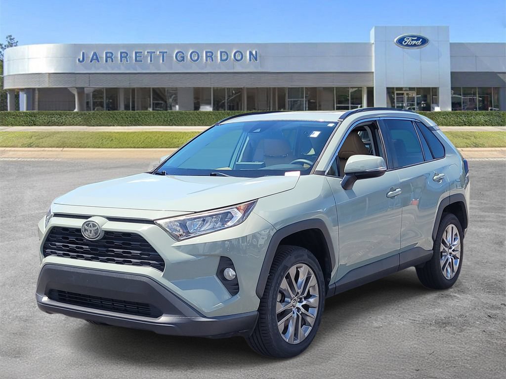 Used 2020 Toyota RAV4 XLE Premium FWD image 2