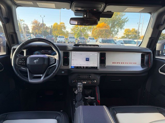 Certified 2026 Ford Bronco Outer Banks w/ Sasquatch Package AWD/4WD image 2