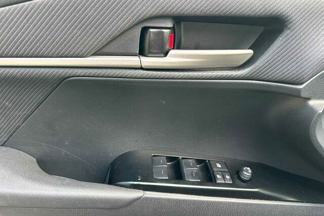 Used 2025 Toyota Camry SE image 10