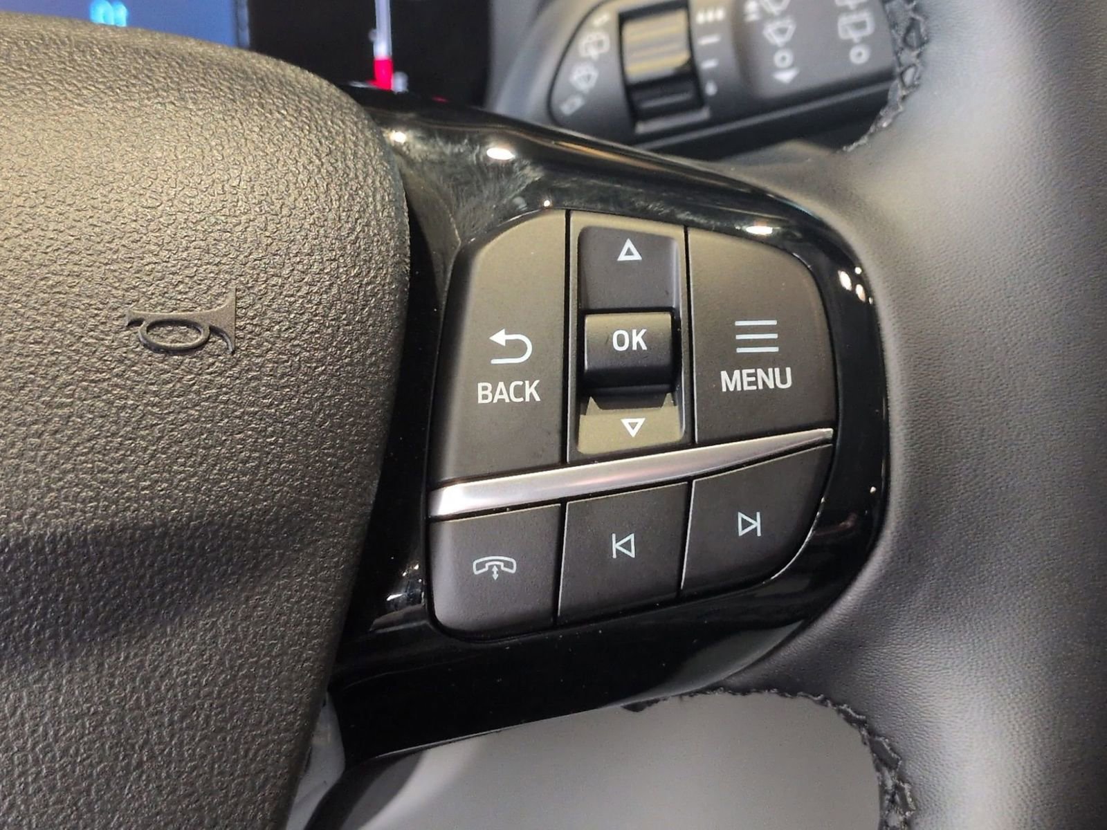 Certified 2025 Ford Escape SE image 27