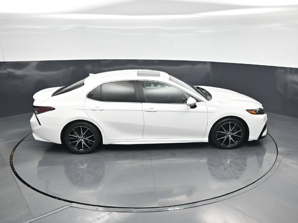 Used 2023 Toyota Camry SE w/ Cold Weather Package FWD image 34