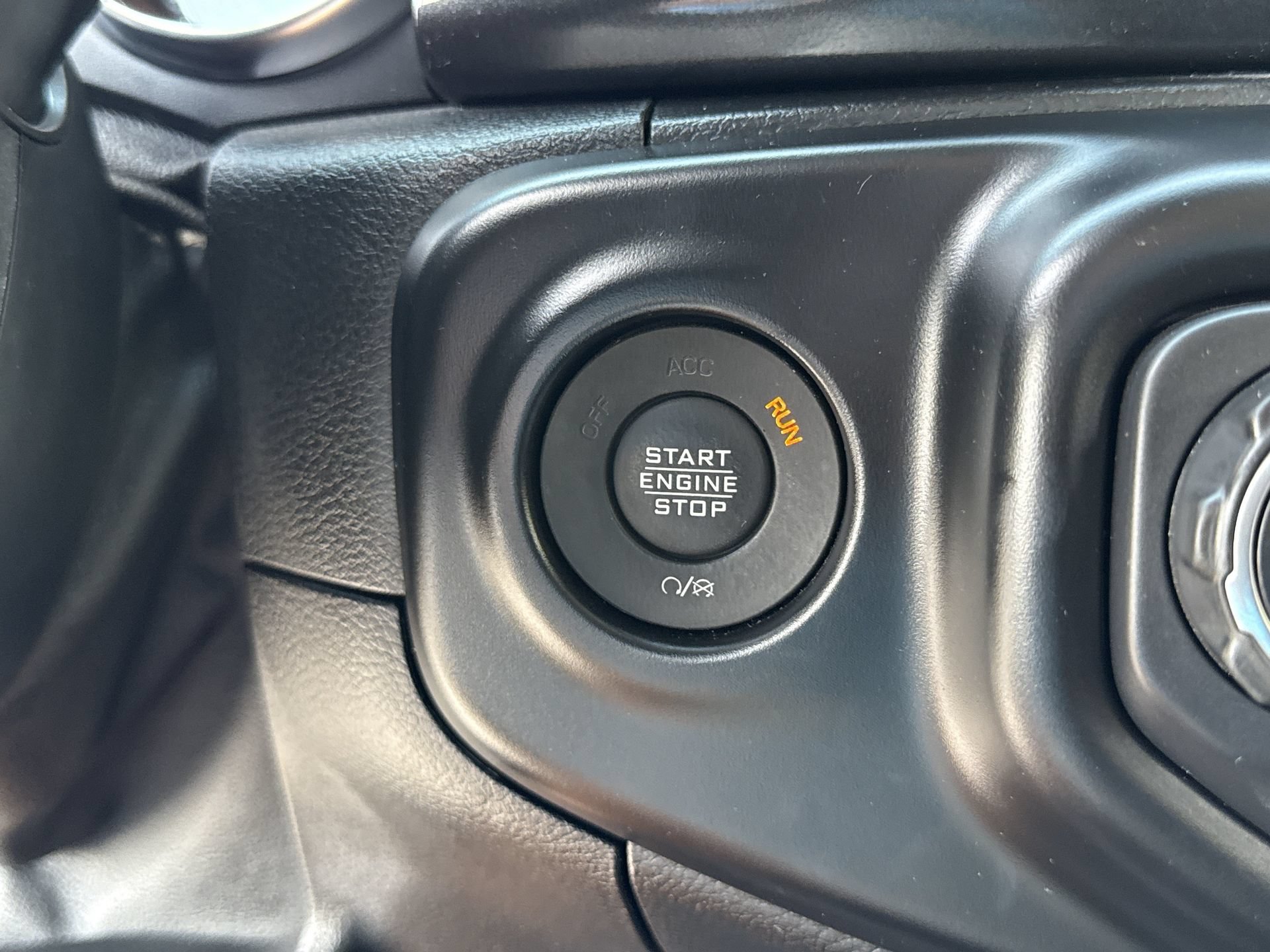 Used 2020 Jeep Wrangler Unlimited Sahara AWD/4WD image 7