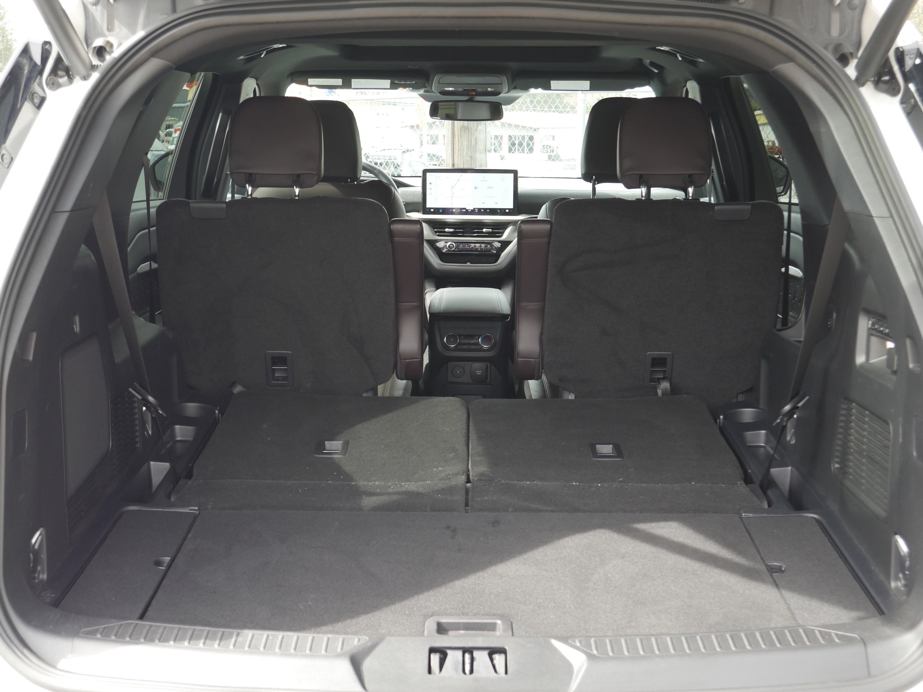 Certified 2025 Ford Explorer Platinum w/ Ultimate Package AWD/4WD image 32