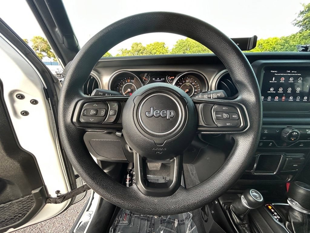Used 2022 Jeep Wrangler Sport AWD/4WD image 16