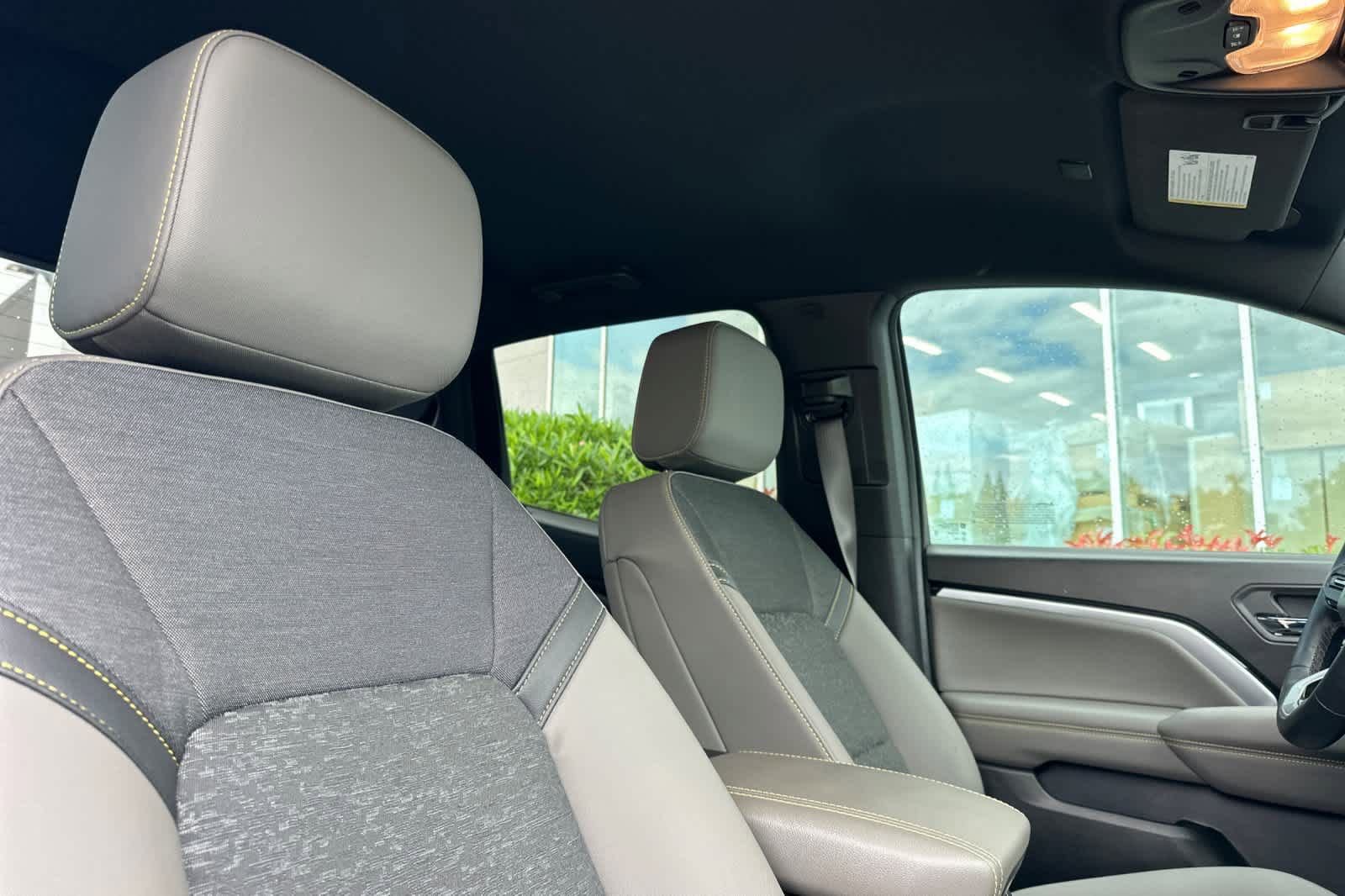 Used 2024 Chevrolet Colorado ZR2 AWD/4WD image 16