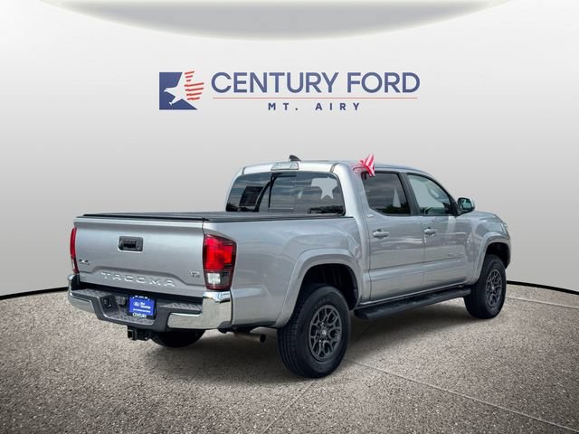 Used 2018 Toyota Tacoma SR5 w/ Four Season Floor Mat Package AWD/4WD image 2