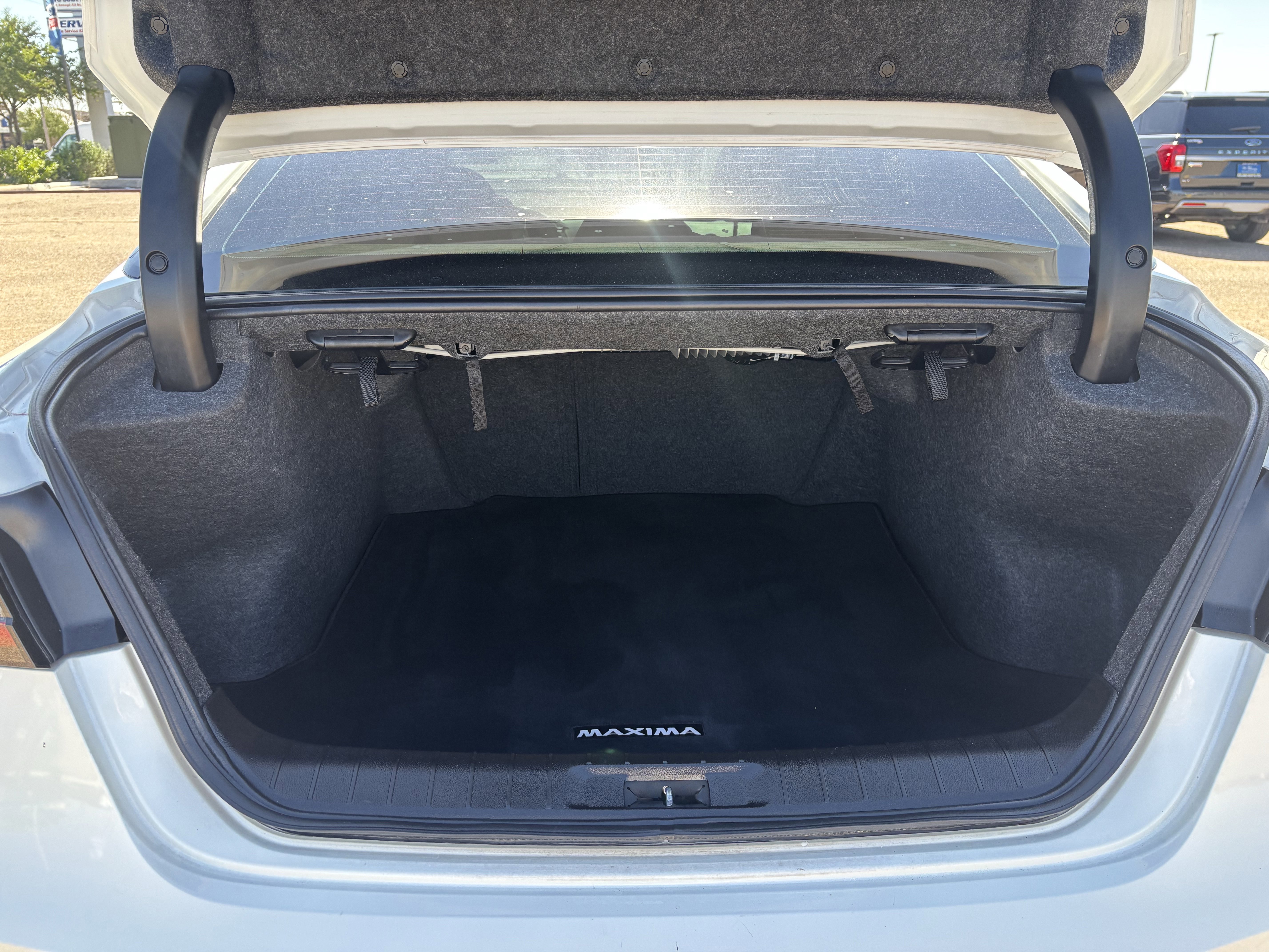 Used 2023 Nissan Maxima SR w/ Sport Mat Group image 18