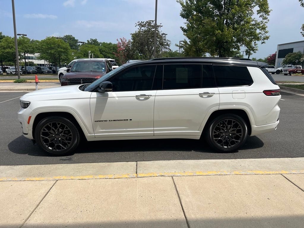Used 2023 Jeep Grand Cherokee L Summit AWD/4WD image 6