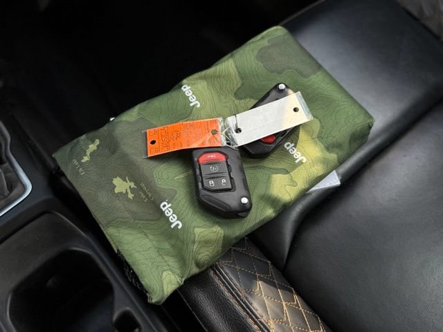 Used 2021 Jeep Wrangler Unlimited Sahara AWD/4WD image 5