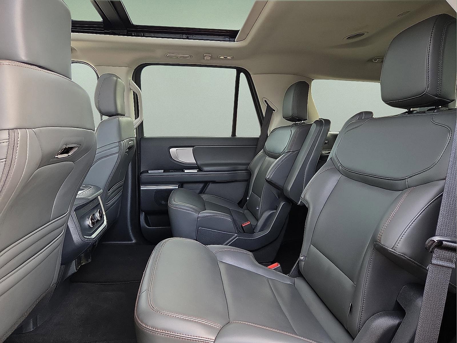 Certified 2025 Ford Expedition Active image 11