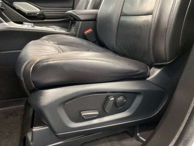 Certified 2023 Ford Explorer Platinum w/ Technology Package AWD/4WD image 17