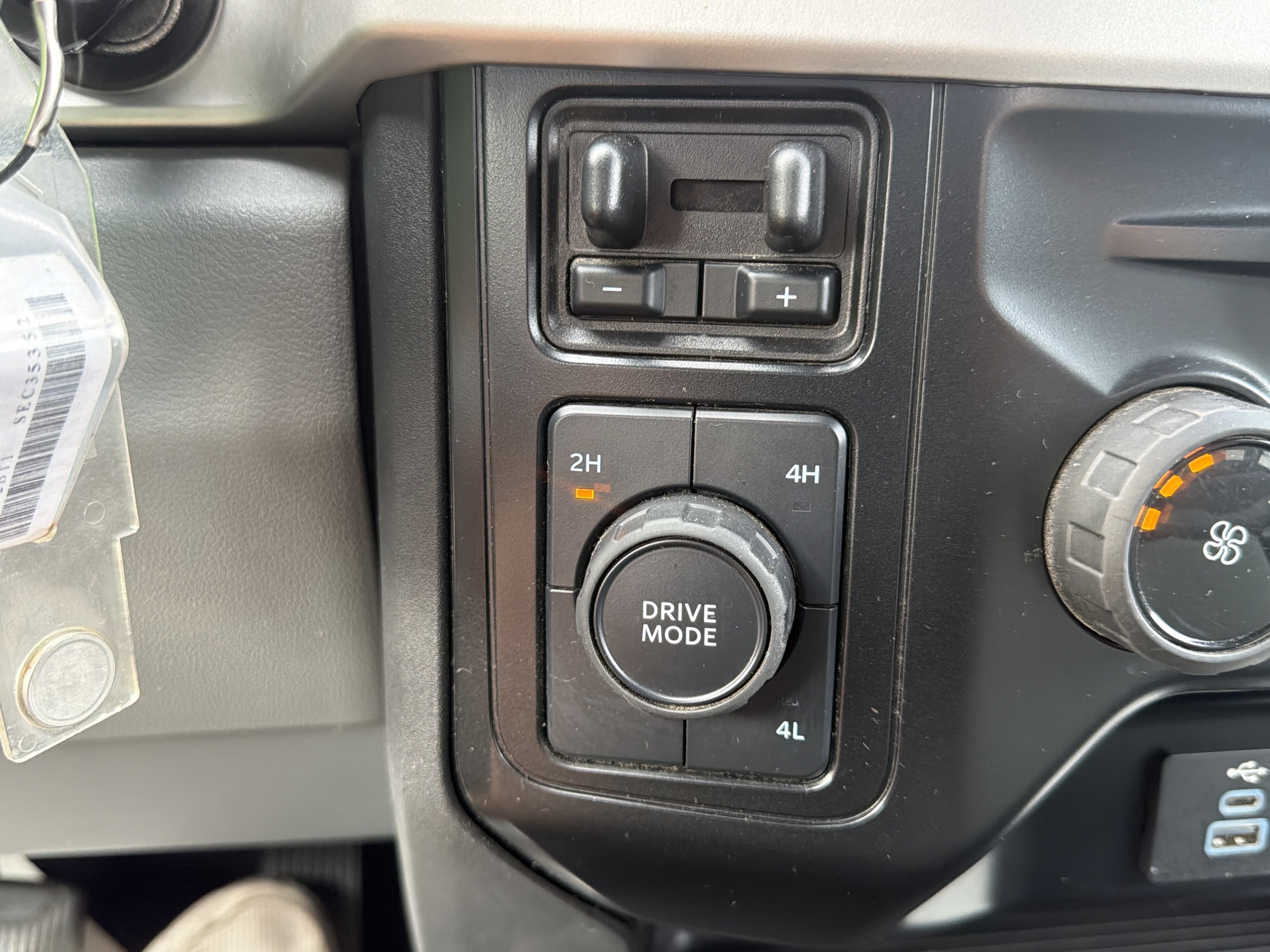 Certified 2025 Ford F250 XLT AWD/4WD image 29