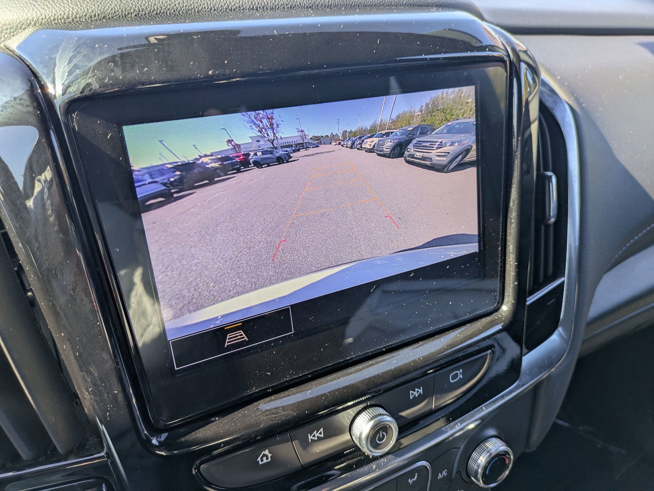 Used 2024 Chevrolet Traverse LT image 25