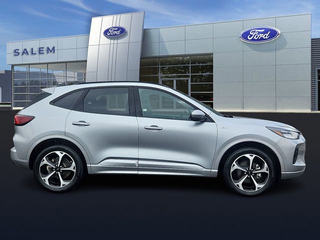 Certified 2023 Ford Escape ST-Line Select w/ Tech Pack #2 AWD/4WD image 2