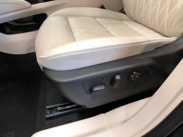 Used 2022 Buick Envision Avenir w/ Technology Package II AWD/4WD image 11