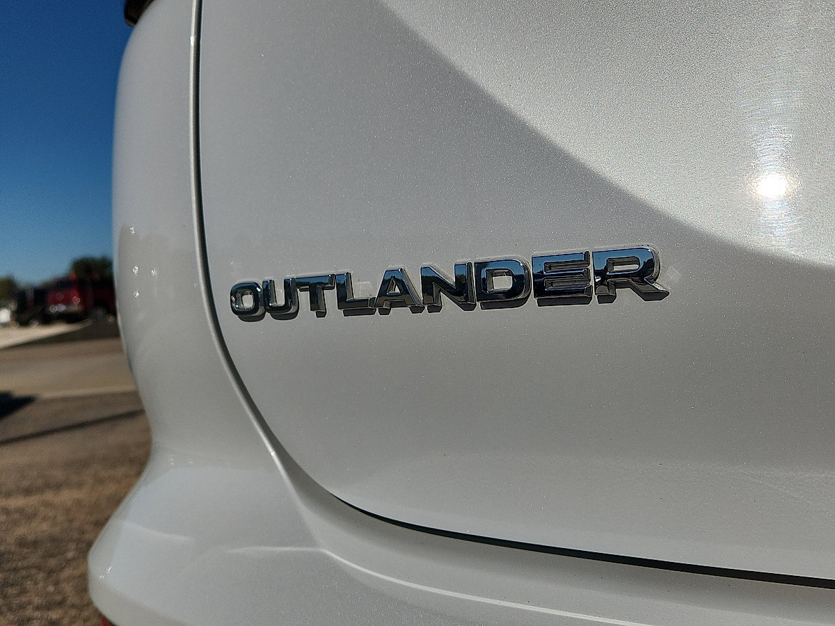 Used 2025 Mitsubishi Outlander SEL FWD image 10