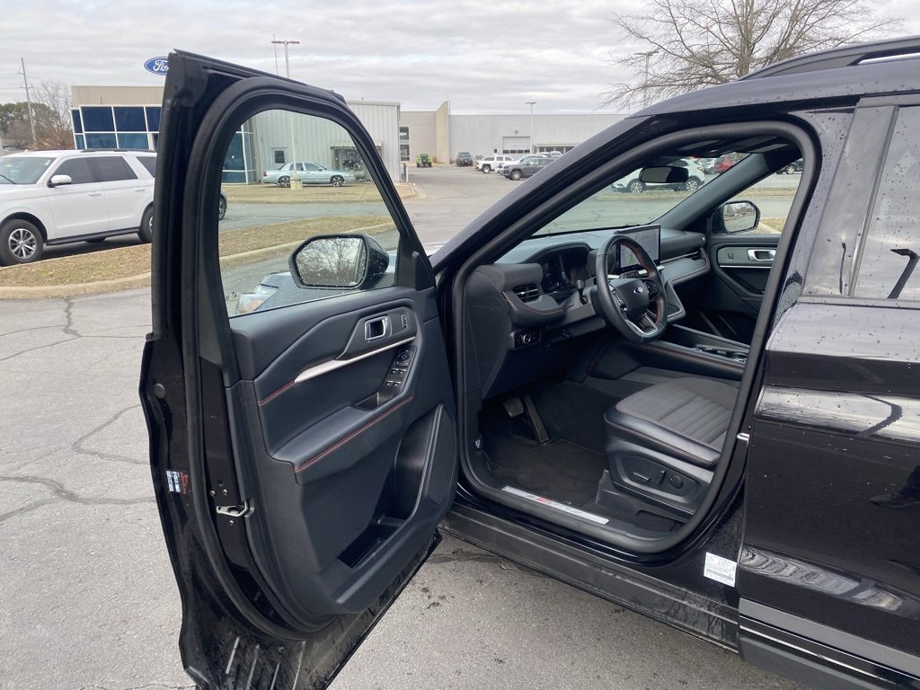Certified 2025 Ford Explorer ST-Line image 10