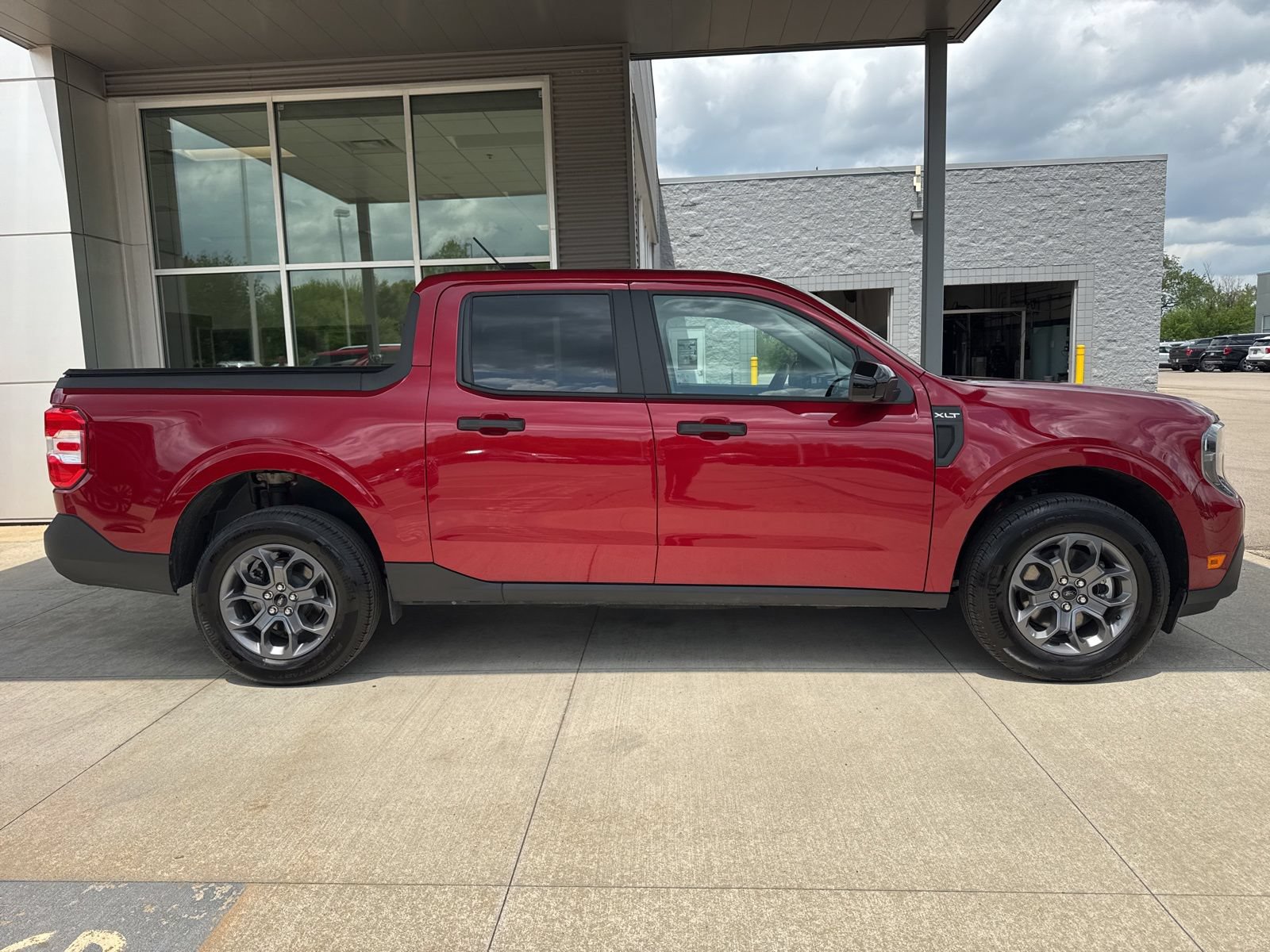 Certified 2025 Ford Maverick XLT w/ XLT Luxury Package FWD image 9