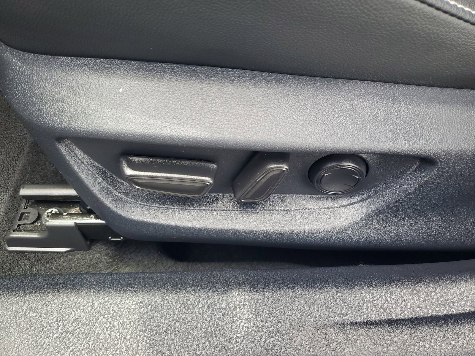 Used 2025 Toyota Camry SE FWD image 18