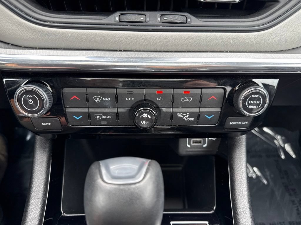 Used 2024 Jeep Compass Limited w/ Sun and Sound Group AWD/4WD image 27