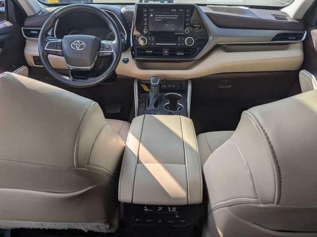 Used 2021 Toyota Highlander XLE AWD/4WD image 22