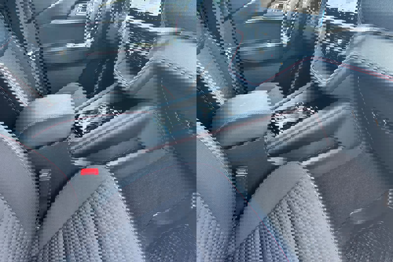 Certified 2025 Ford Explorer ST-Line image 17