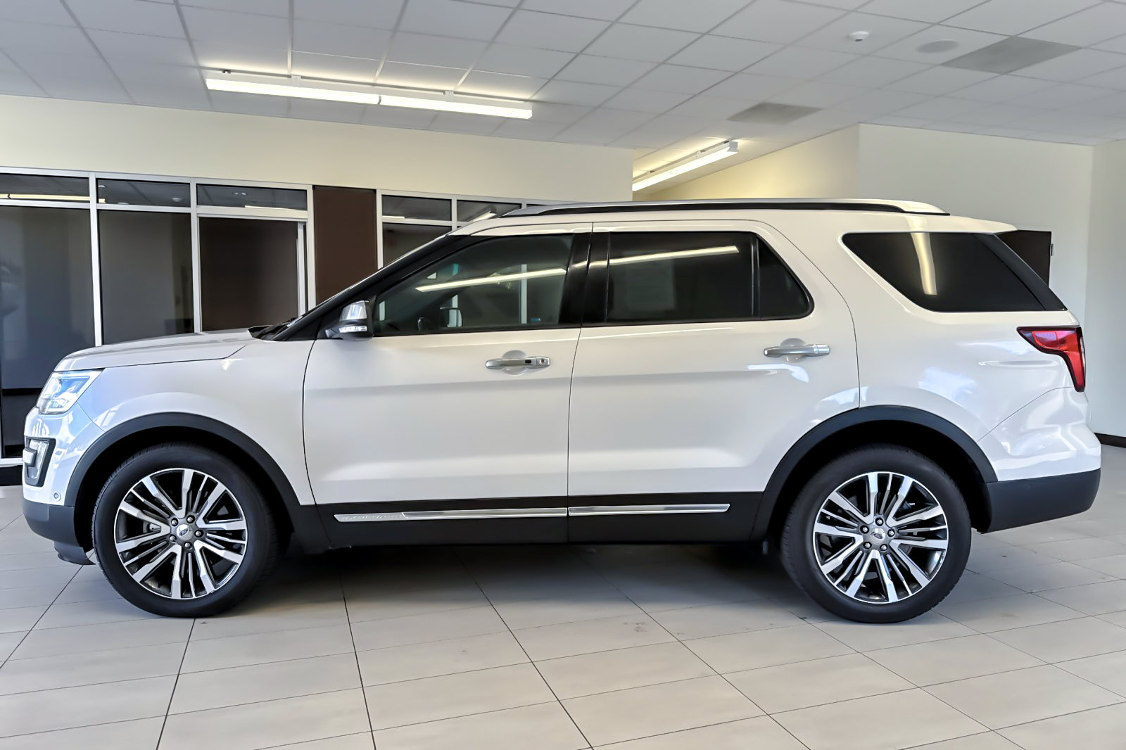Certified 2017 Ford Explorer Platinum AWD/4WD image 7