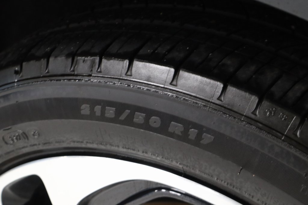 Used 2022 Chevrolet Bolt EUV Premier image 16