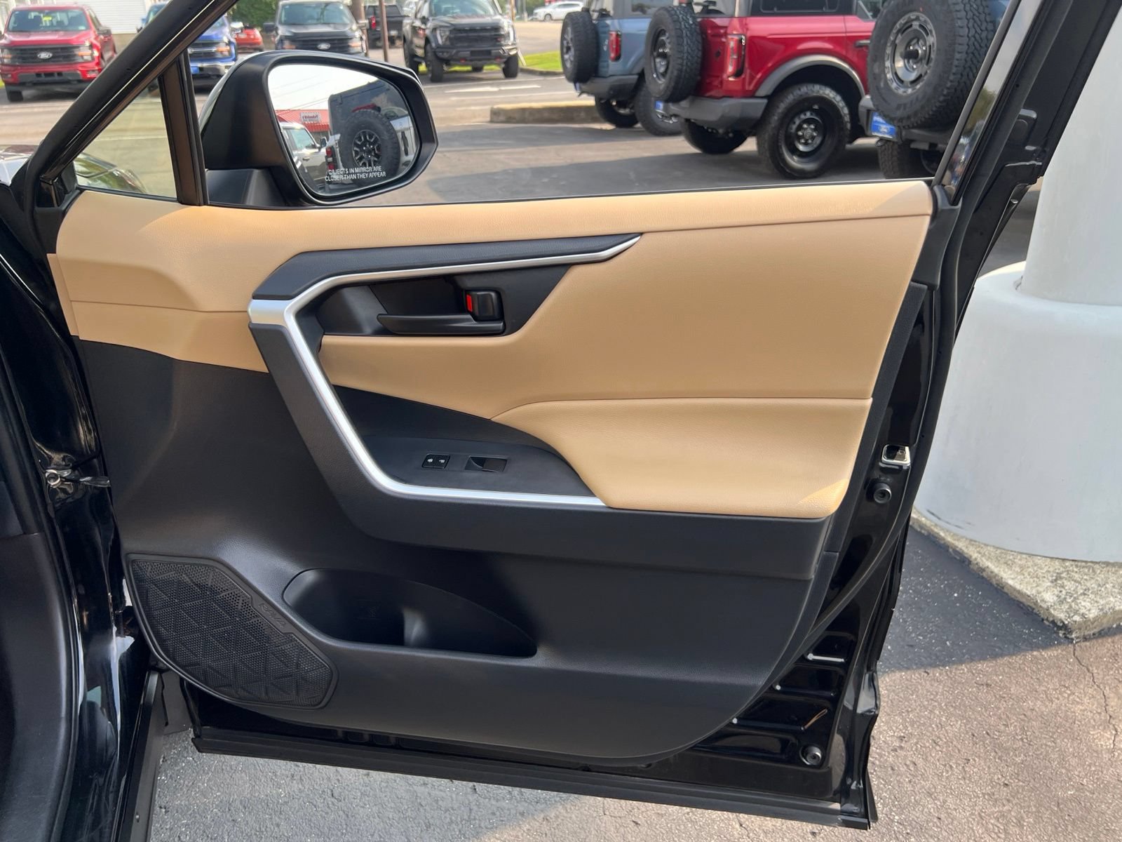 Used 2019 Toyota RAV4 LE w/ All Weather Liner Package AWD/4WD image 49