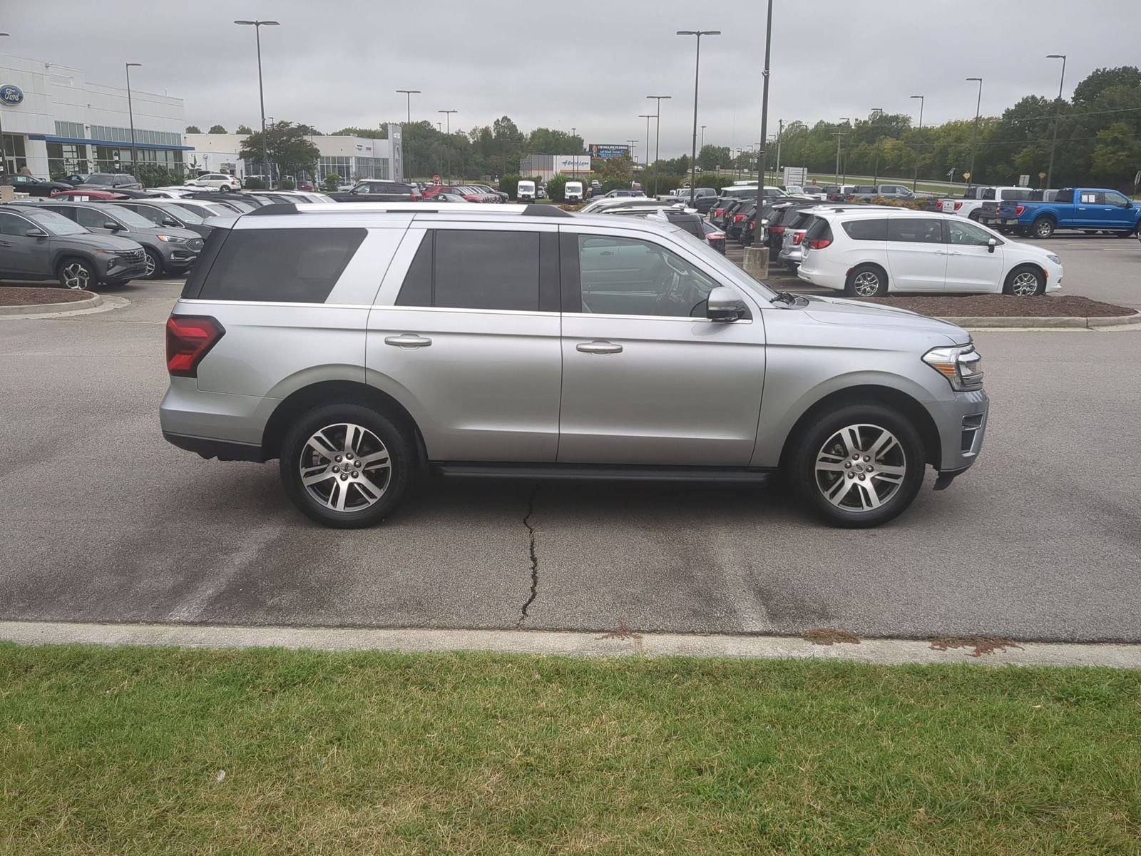 Certified 2024 Ford Expedition Limited RWD image 2