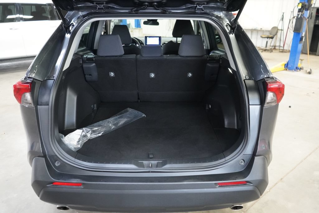 Used 2025 Toyota RAV4 XLE AWD/4WD image 25