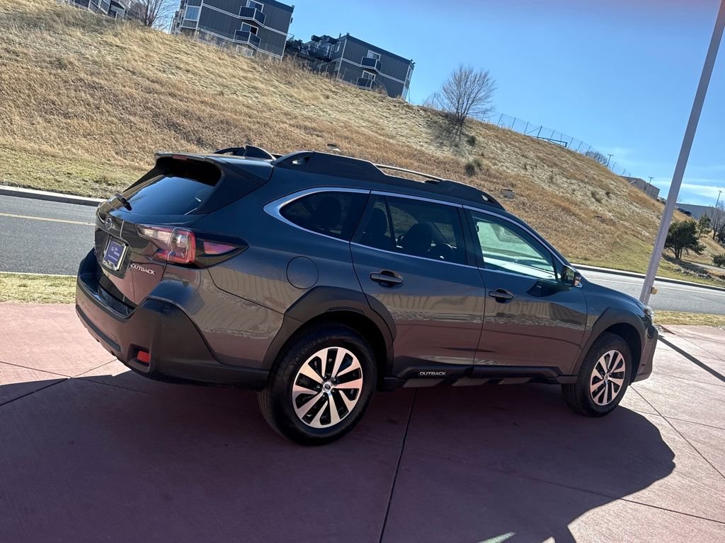 Used 2023 Subaru Outback Premium image 4