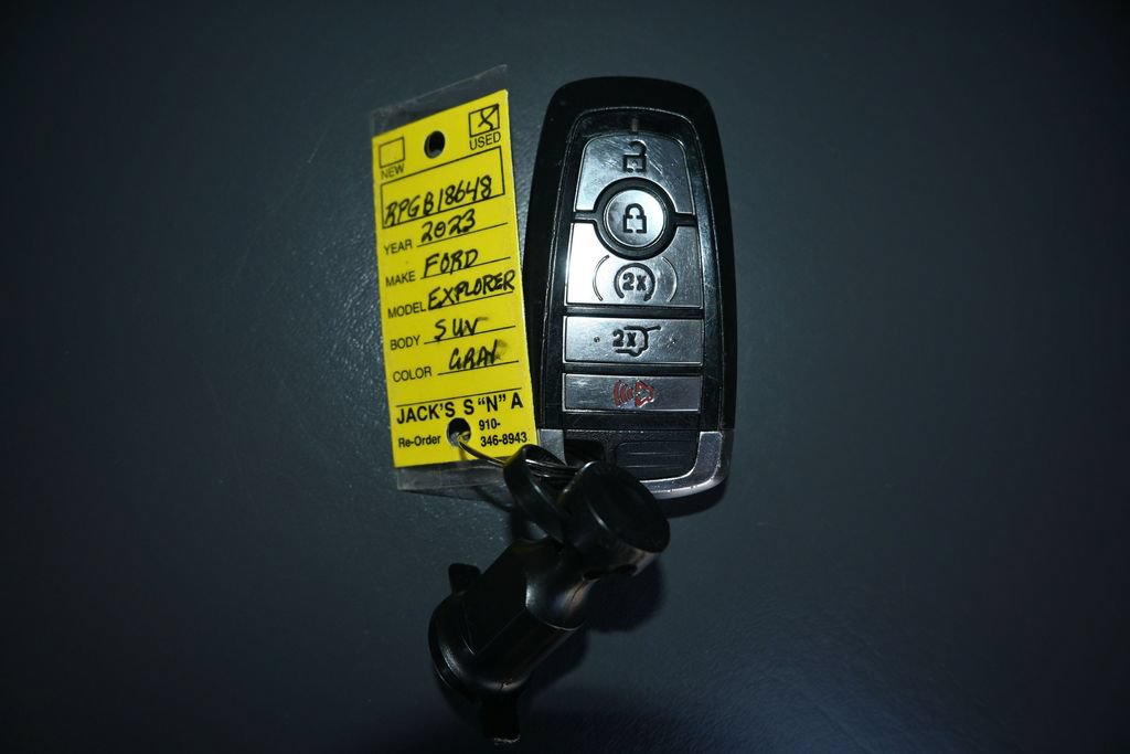 Certified 2023 Ford Explorer Limited RWD image 30