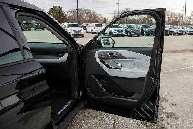 Certified 2025 Ford Explorer Platinum w/ LUX Leather Package image 38